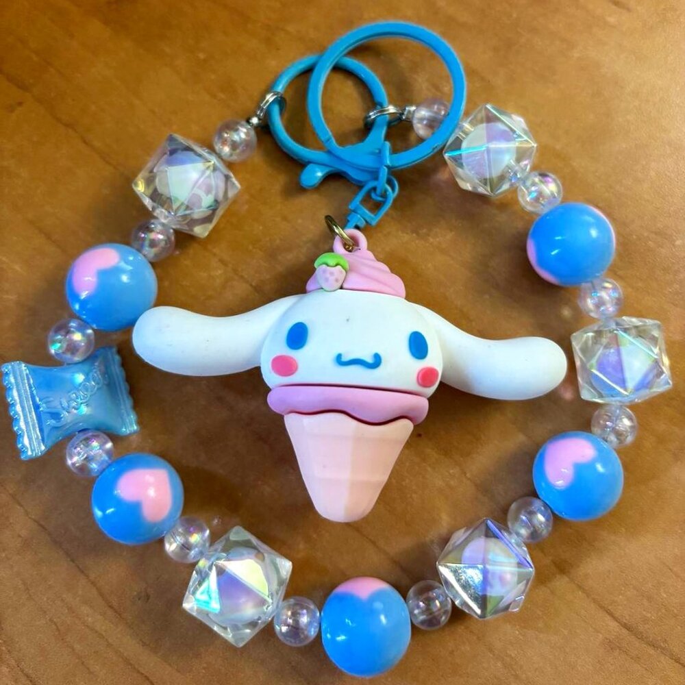 6. Hello Kitty Cinnamonroll Keychain